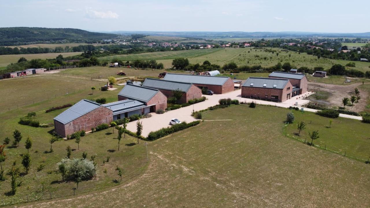 Oeregtoelgy Apartman Szár Esterno foto