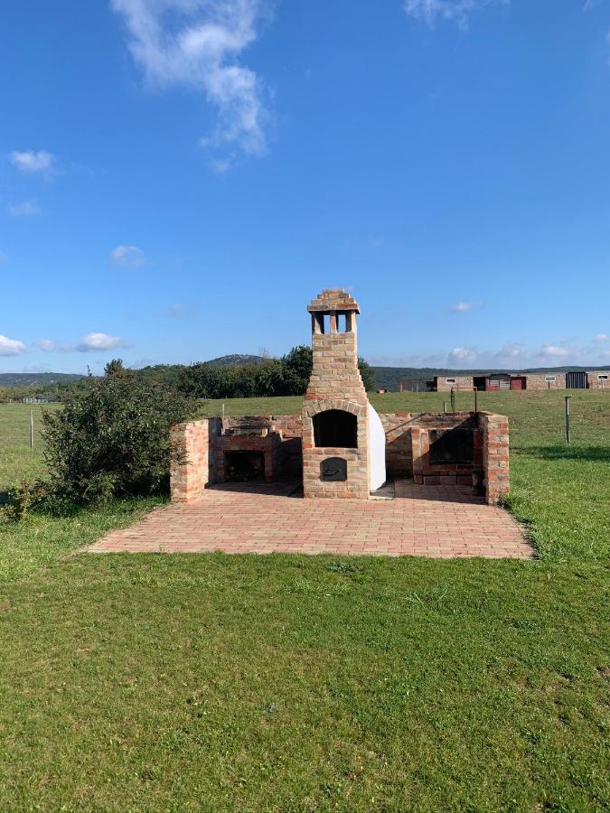 Oeregtoelgy Apartman Szár Esterno foto