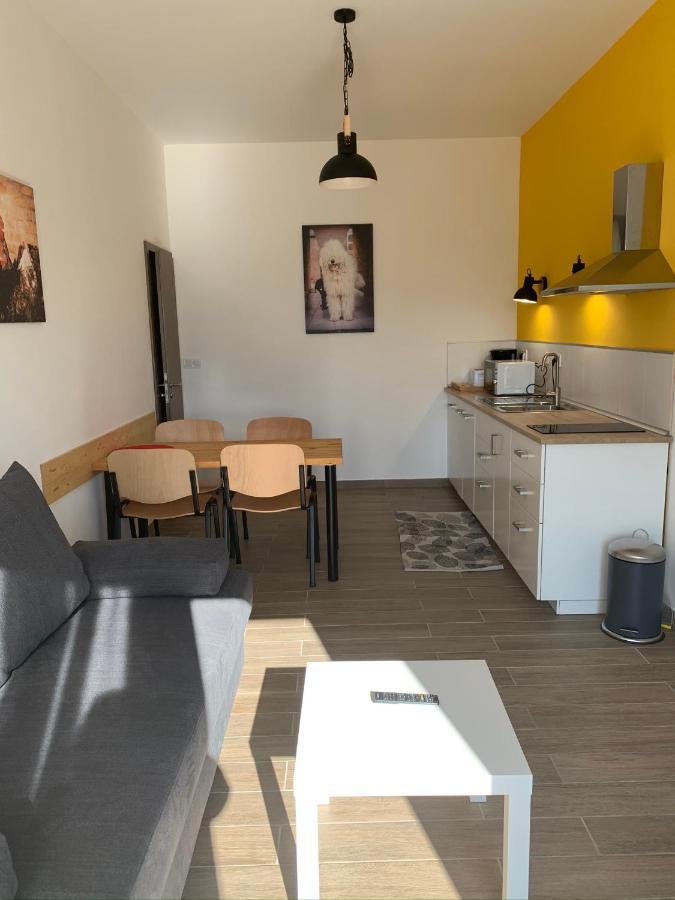 Oeregtoelgy Apartman Szár Esterno foto